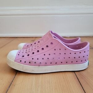 Native Jefferson Slip On Shoes C13 Pink